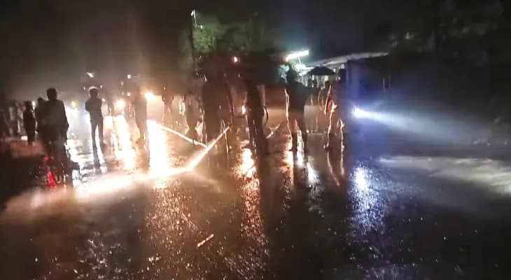 পাখির বিষ্ঠায় বিপদ, দুর্ঘটনাগ্রস্ত একাধিক বাইক , এল দমকল