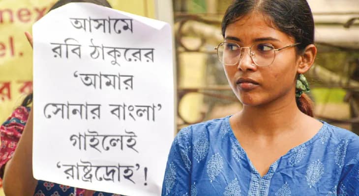 ‘আমার সোনার বাংলা’ গাওয়ায় রাষ্ট্রদ্রোহী! কবিগুরুর গানেই প্রতিবাদ বিশ্বভারতীর পড়ুয়াদের