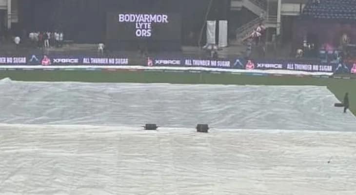 মহিলা বিশ্বকাপ ফাইনাল: বৃষ্টির জেরে এখনও পিচ ও মাঠ ঢেকে রাখা হয়েছে