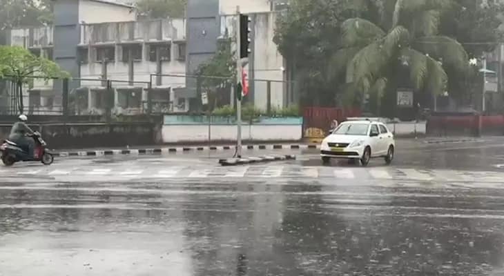 মুম্বইয়ের একাধিক অংশে চলছে বৃষ্টি