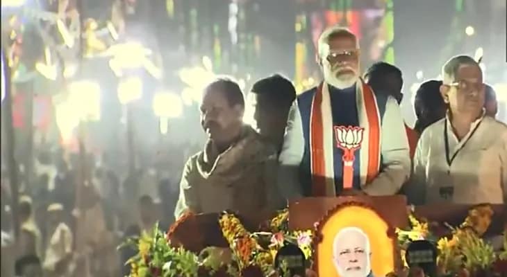বিহারের পাটনায় রোড শো করছেন প্রধানমন্ত্রী নরেন্দ্র মোদি