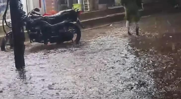 মহারাষ্ট্রের ভিওয়ান্ডিতে ভারী বৃষ্টি