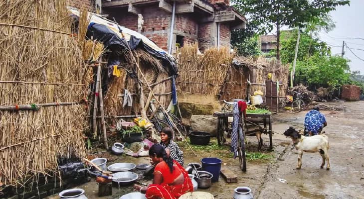 সীতারাম দু’বার পেয়েছেন আবাসের টাকা, পাননি অনুজ মাঝি, জাত-ভেদে অপ্রাপ্তির অভিশাপ নীতীশের গ্রামেই
