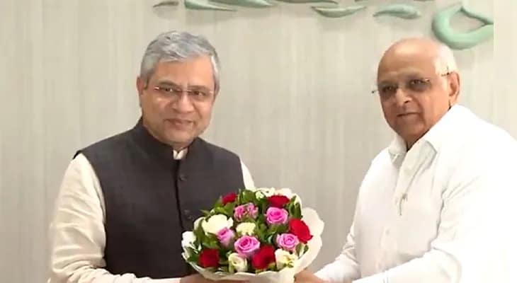 গান্ধীনগরে গুজরাতের মুখ্যমন্ত্রী ভূপেন্দ্র প্যাটেলের সঙ্গে দেখা করলেন কেন্দ্রীয় মন্ত্রী অশ্বিনী বৈষ্ণব