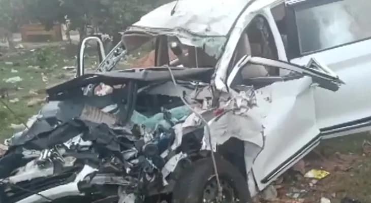 উত্তরপ্রদেশের বরাবাঁকিতে ট্রাকের সঙ্গে প্রাইভেট গাড়ির সংঘর্ষ, মৃত ৬, জখম আরও দু’জন