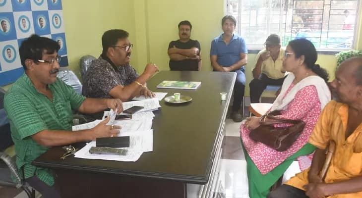 বারাসাত শহরে তৃণমূলের এসআইআর সহায়তা শিবির