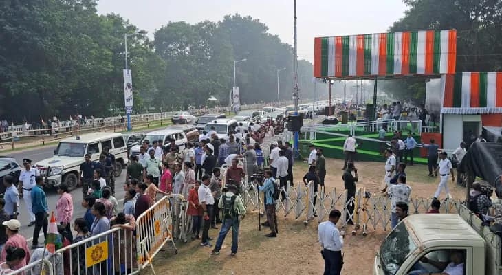 এসআইআর ইস্যুতে আজ পথে মমতা বন্দ্যোপাধ্যায়, রেড রোডে তুঙ্গে প্রস্তুতি
