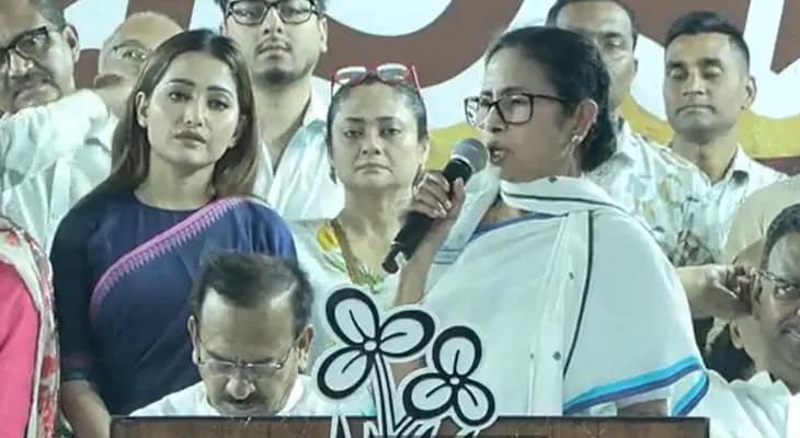 নোটবন্দি করল, কালো টাকা ফিরল? কেন্দ্রকে প্রশ্ন মমতার