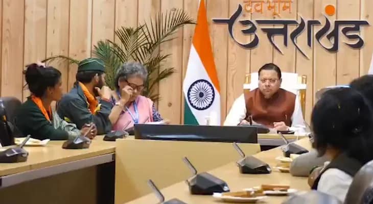 দেরাদুনে বৈঠকে উত্তরাখণ্ডের মুখ্যমন্ত্রী পুষ্কর সিং ধামি