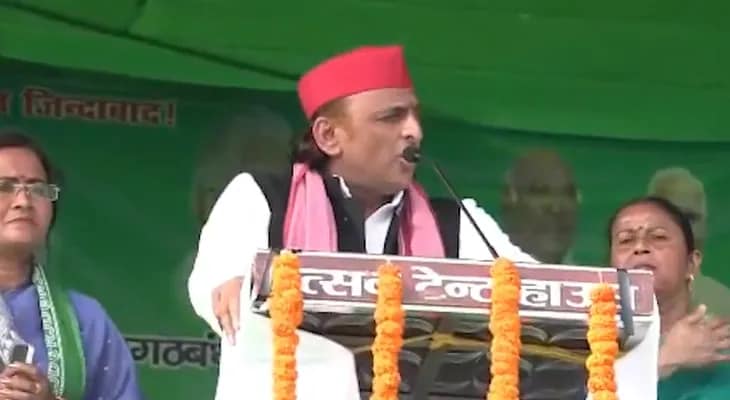 বিহারের নওয়াদাতে একটি জনসভায় বক্তব্য রাখছেন সপা প্রধান অখিলেশ যাদব