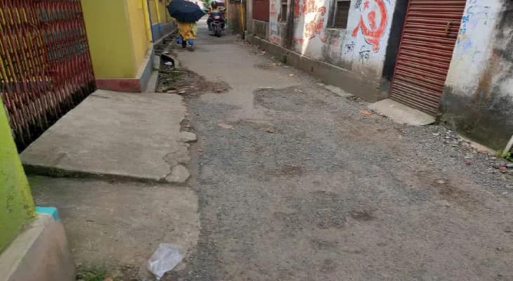 কৃষ্ণনগরের কুর্চিপোতা লেনের রাস্তার বেহাল দশায় বাড়ছে যাত্রী দুর্ভোগ, ক্ষোভ