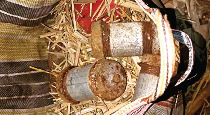 ড্রোন উড়িয়ে তল্লাশি উদ্ধার ১০০টি বোমা, সবগুলিই নিষ্ক্রিয় করল বম্ব স্কোয়াড