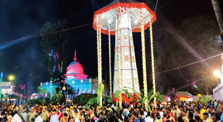 ডিএমের পুজোর পর হাজার হাজার পুণ্যার্থী ঘোরালেন রাসচক্র, আজ বিকেলে শুরু মেলা