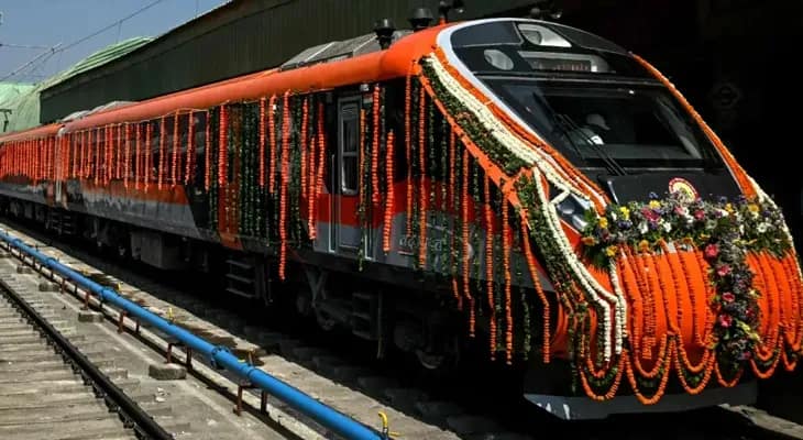 আগামীকাল বারাণসী থেকে চারটি বন্দেভারত ট্রেনের উদ্বোধন করবেন প্রধানমন্ত্রী নরেন্দ্র মোদি