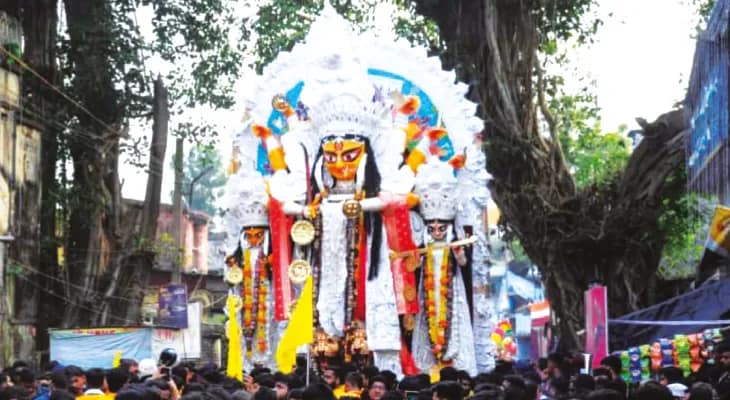 শতাধিক বেহারার কাঁধে চেপে বিসর্জন শোভাযাত্রায় জোড়াবাঘ গৌরাঙ্গিনী মাতা