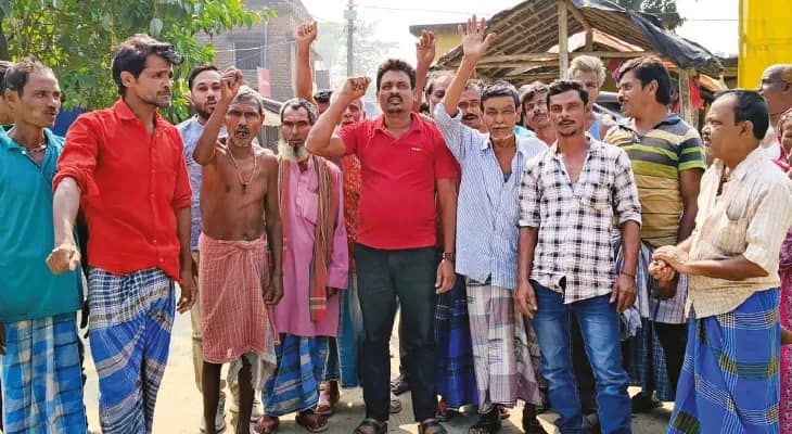 কাটমানি দিতে না চাওয়ায় বাংলার বাড়িতে নাম বাদ!