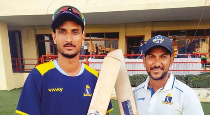 ধাক্কা সামলে শতরান অনুষ্টুপের