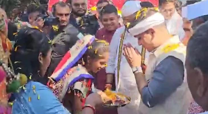 তাপি এলাকায় গেলেন গুজরাতের উপ-মুখ্যমন্ত্রী হর্ষ সাংভি