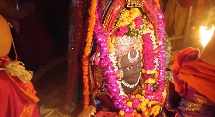 মধ্যপ্রদেশের উজ্জয়িনীতে মহাকালেশ্বর মন্দিরে চলছে বিশেষ ভস্ম আরতি