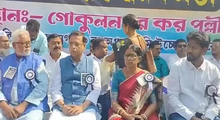 নন্দীগ্রামের গোকুলনগর করপল্লিতে শহিদ স্মরণ সভায় উপস্থিত রয়েছেন রাজ্যের মন্ত্রী স্নেহাশিস চক্রবর্তী