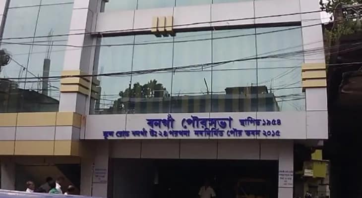 বনগাঁ পুরসভা: পদত্যাগের সিদ্ধান্ত ঝুলে, চেয়ারম্যানের কনভেনশন ডাকা নিয়ে তুমুল বিতর্ক