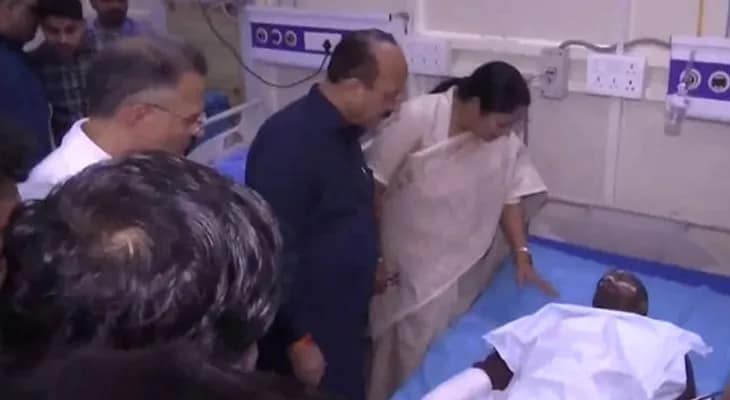 বিস্ফোরণে জখমদের দেখতে লোকনায়ক হাসপাতালে দিল্লির মুখ্যমন্ত্রী রেখা গুপ্তা
