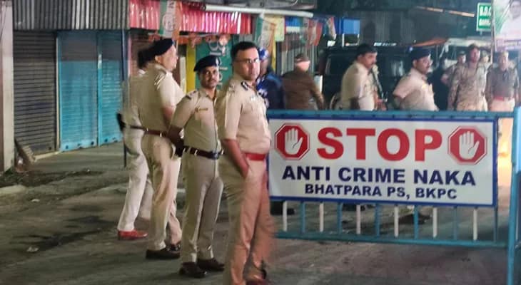 বারাকপুরের বিভিন্ন জায়গায় পুলিশের তল্লাশি চলছে