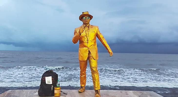 দীঘার সৈকতে জীবন্ত স্ট্যাচু ওড়িশার মানস, দেখতে ভিড়