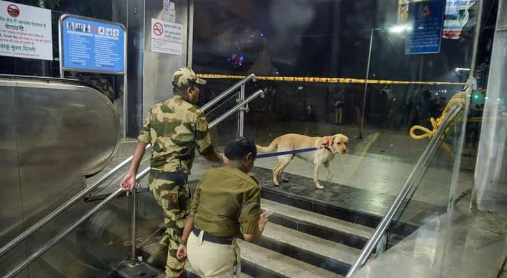 নিরাপত্তার কারণে আজ বন্ধ দিল্লির লালকেল্লা মেট্রো স্টেশন