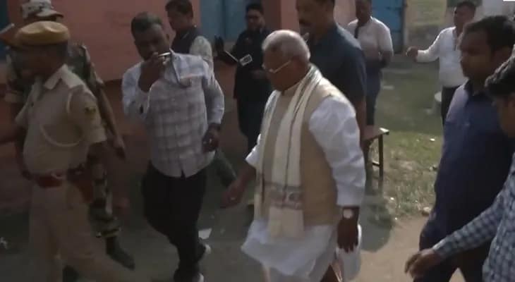 বিহারের গয়ায় ভোট দিলেন কেন্দ্রীয় মন্ত্রী জিতেনরাম মাঝি