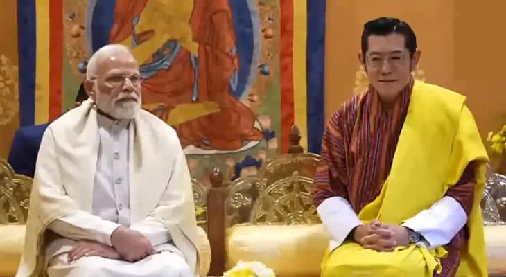 থিম্পুতে ভুটানের রাজার সঙ্গে বৈঠকে ভারতের প্রধানমন্ত্রী নরেন্দ্র মোদি