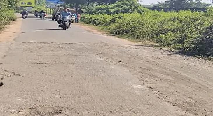 কাঁকসায় প্রায় দেড় মাস ধরে বন্ধ  রাস্তা সংস্কারের কাজ, তুমুল ক্ষোভ