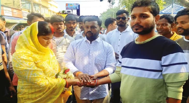 বন্ধুর সঙ্গে পরকীয়া স্ত্রীর, দাঁড়িয়ে থেকে দু’জনের বিয়ে দিলেন স্বামী