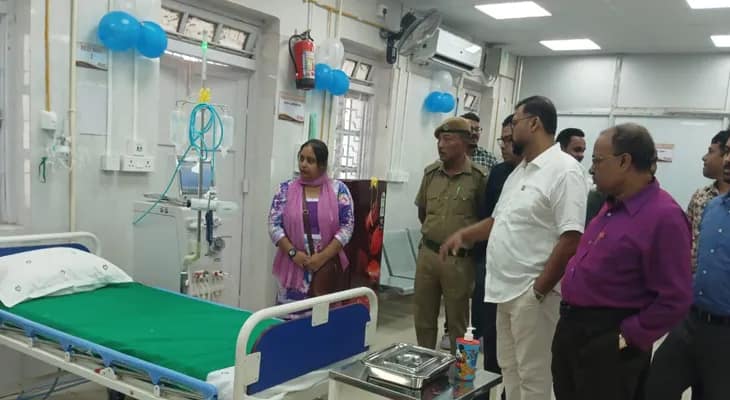 জলপাইগুড়ি মেডিকেলের অধীন সদর হাসপাতালের ডায়ালিসিসের নতুন মেশিনগুলি উদ্বোধন করলেন সুপার কল্যাণ খাঁ