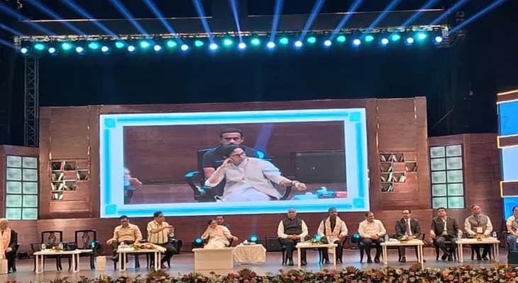 ধনধান্য অডিটোরিয়ামে ডি.লিট প্রদান অনুষ্ঠানে উপস্থিত রয়েছেন মুখ্যমন্ত্রী মমতা বন্দ্যোপাধ্যায়