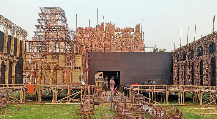 শোভাযাত্রায় আলোকসজ্জা আর থিমের মেলবন্ধন করতেই সরগরম বাঁশবেড়িয়া