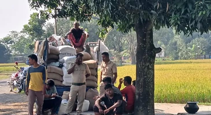 ফের ময়নাগুড়িতে নিম্নমানের রেশন সামগ্রী বিলির অভিযোগ