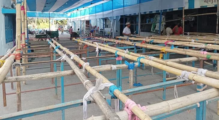 চেয়ারম্যান হিসেবে সৈকত চট্টোপাধ্যায়ের  শপথগ্রহণ উপলক্ষ্যে জলপাইগুড়ি পুরসভায় চলছে মঞ্চ তৈরির কাজ