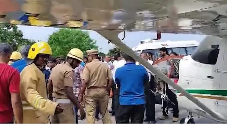 তামিলনাড়ুর পুদুকোট্টাইয়ের জাতীয় সড়কে জরুরি অবতরণ একটি প্রশিক্ষণরত বিমানের