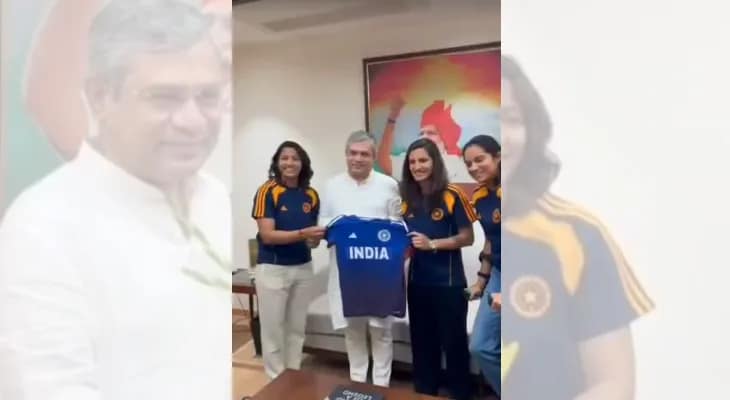 রেল ভবনে মহিলা ক্রিকেট বিশ্বকাপজয়ীদের সংবর্ধনা রেলমন্ত্রী অশ্বিনী বৈষ্ণবের