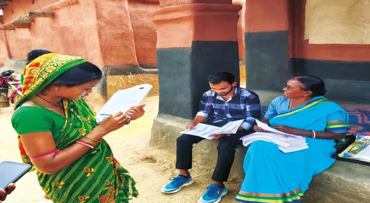 দ্বিতীয় ধাপে জেলার ২ শতাংশ ভোটারের বাড়ি যাবেন বিএলওরা, তৃতীয় দফায় হদিশ না পেলে ‘আনকালেক্টবল’