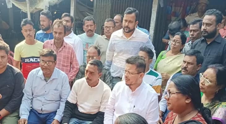 এসআইআর আতঙ্কে জলপাইগুড়িতে আত্মঘাতী নরেন্দ্রনাথ রায়ের বাড়িতে গেলেন তৃণমূলের রাজ্যসভার সাংসদ ঋতব্রত বন্দ্যোপাধ্যায়
