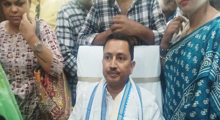 বিতর্ক আছে, থাকবে, আমি মানুষের জন্য কাজ করে যাব, জলপাইগুড়ি পুরসভার চেয়ারম্যান হিসেবে শপথ নিয়ে এমনটাই বললেন সৈকত চট্টোপাধ্যায়