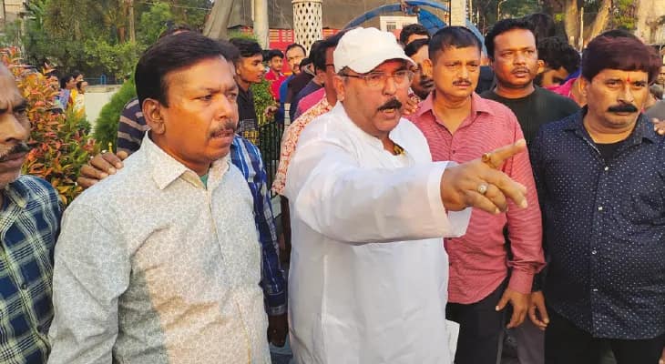 বনগাঁ পুরসভা: শেষমেশ অসুস্থতার কারণ দেখিয়ে  দায়িত্ব হস্তান্তর করলেন গোপাল