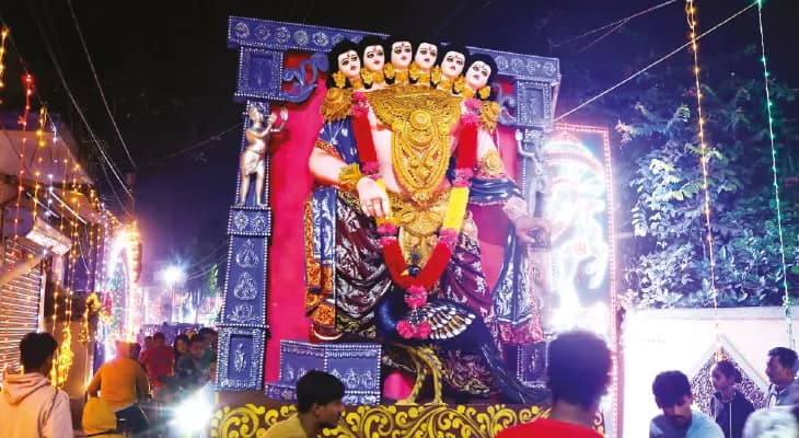 রকমারি নাম আর গড়নের কার্তিকের সমাবেশ, পুজোর প্রথম দিনেই বাঁশবেড়িয়ায় মানুষের ঢল