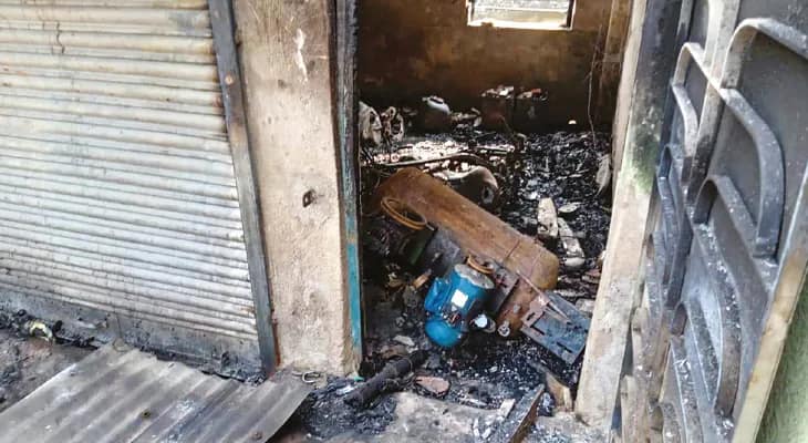 মাত্র ৩০০ টাকার জন্য পিটিয়ে খুন বাগনানে অভিযুক্তদের গ্রেফতারের দাবিতে পথ অবরোধ
