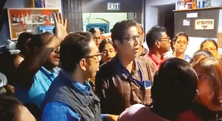 ডেটা এন্ট্রিতে  নারাজ বিএলও’রা, বরানগরের প্রশিক্ষণ শিবিরে বিক্ষোভ