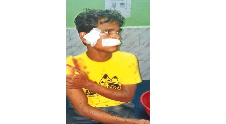 স্ত্রীর সঙ্গে বিবাহ বহির্ভূত সম্পর্ক! পড়শি যুবককে কোপ স্বামীর