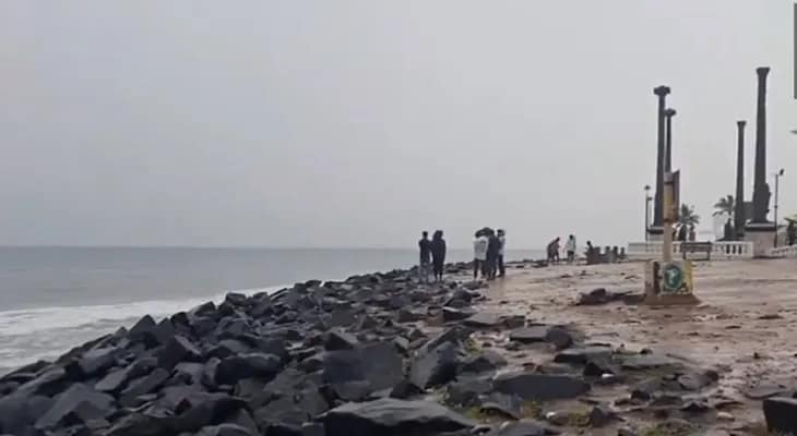 ভারী বৃষ্টির সতর্কতা, আজ, মঙ্গলবার পুদুচেরির সমস্ত স্কুল ও কলেজে ছুটির ঘোষণা করল প্রশাসন