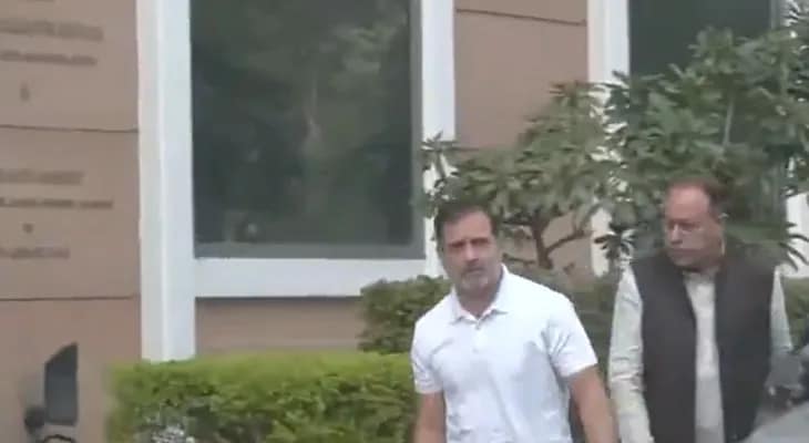 দিল্লিতে ইন্দিরা ভবনে দলীয় কার্যালয়ে পৌঁছলেন কংগ্রেস সাংসদ রাহুল গান্ধী